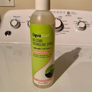 DevaCurl detangling spray